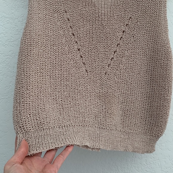 Tan woven sleeves top. - Picture 2 of 4